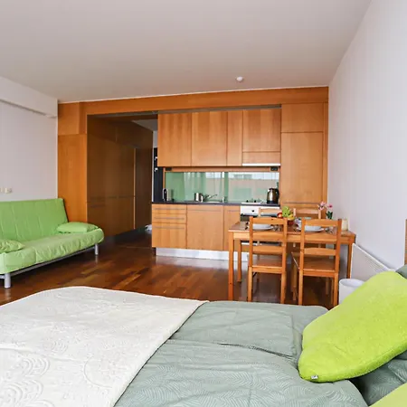 Bl Lakeside With Pool, Medences Apartman, Privat Partszakasszal *
