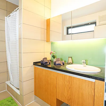 Bl Lakeside With Pool, Medences Apartman, Privat Partszakasszal *