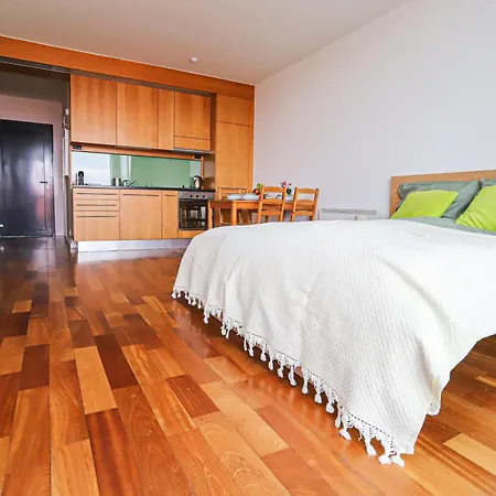 Bl Lakeside With Pool, Medencés Apartman, Privát Partszakasszal Appartement *