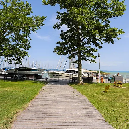 Apartment Bl Lakeside With Pool, Medences Apartman, Privat Partszakasszal