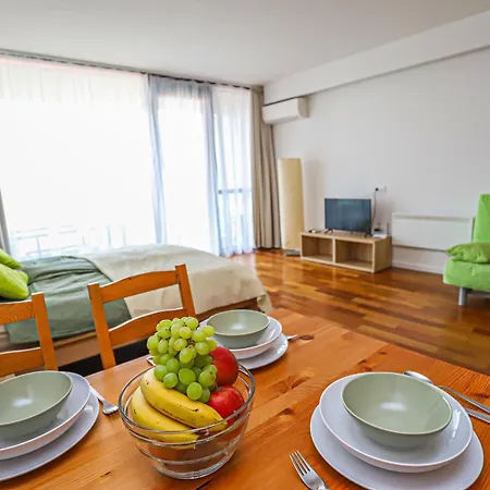 Bl Lakeside With Pool, Medences Apartman, Privat Partszakasszal * Balatonlelle