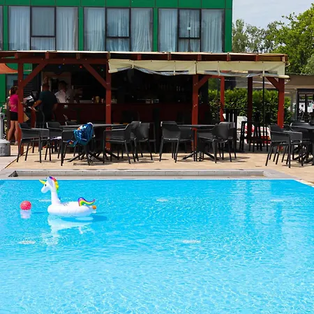 Apartment Bl Lakeside With Pool, Medences Apartman, Privat Partszakasszal