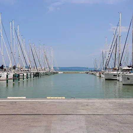 Apartment Bl Lakeside With Pool, Medences Apartman, Privat Partszakasszal
