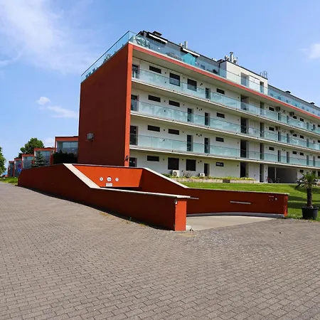 Apartment Bl Lakeside With Pool, Medences Apartman, Privat Partszakasszal Balatonlelle