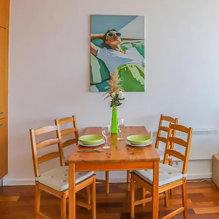 Bl Lakeside With Pool, Medencés Apartman, Privát Partszakasszal