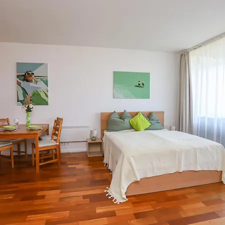 Bl Lakeside With Pool, Medencés Apartman, Privát Partszakasszal Balatonlelle