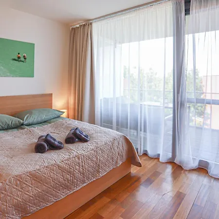 Bl Lakeside With Pool, Medences Apartman, Privat Partszakasszal Apartment *