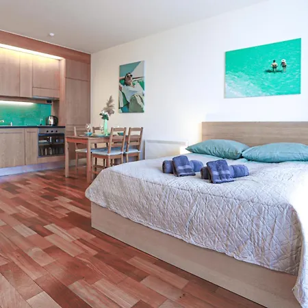 Bl Lakeside With Pool, Medences Apartman, Privat Partszakasszal * Balatonlelle