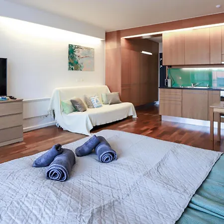 Bl Lakeside With Pool, Medences Apartman, Privat Partszakasszal Apartment