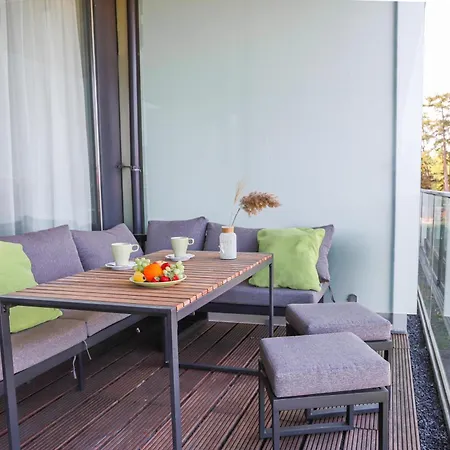 Bl Lakeside With Pool, Medences Apartman, Privat Partszakasszal