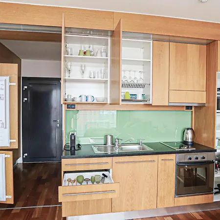 Bl Lakeside With Pool, Medences Apartman, Privat Partszakasszal Apartment
